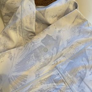 Lululemon white/grey tropical print